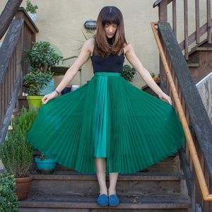 Emerald Green Pleated Tulle Midi Skirt
